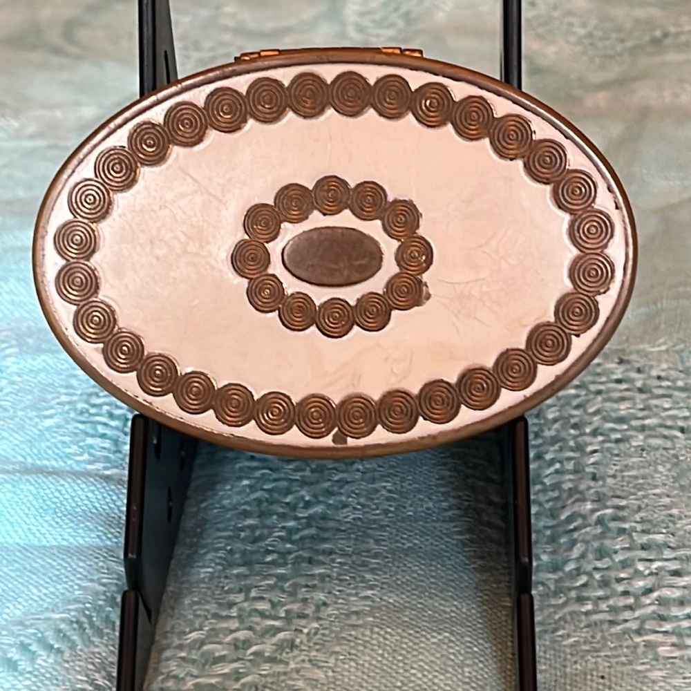 Richard Hudnut Makeup Compact Goldtone White Enamel Powder Blush True Vintage